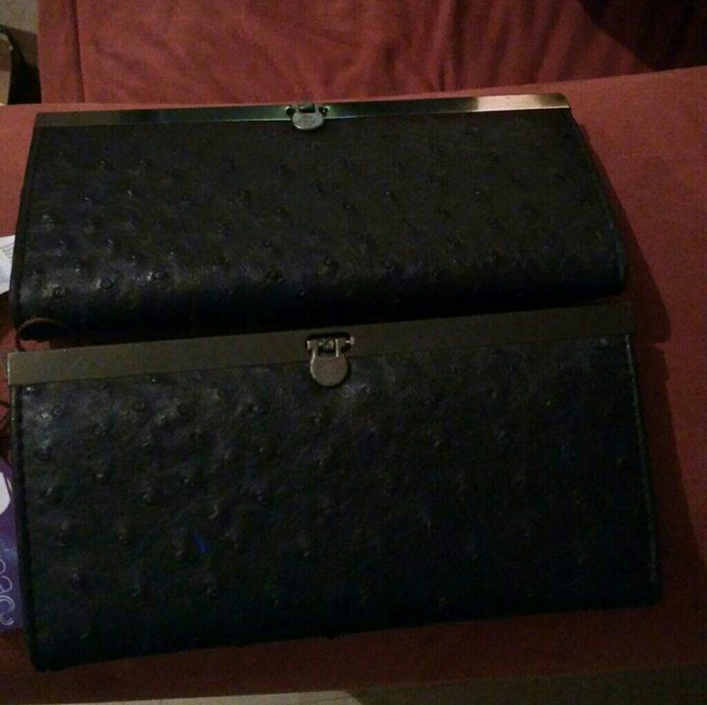 CLUTCH - Picture 2 of 2